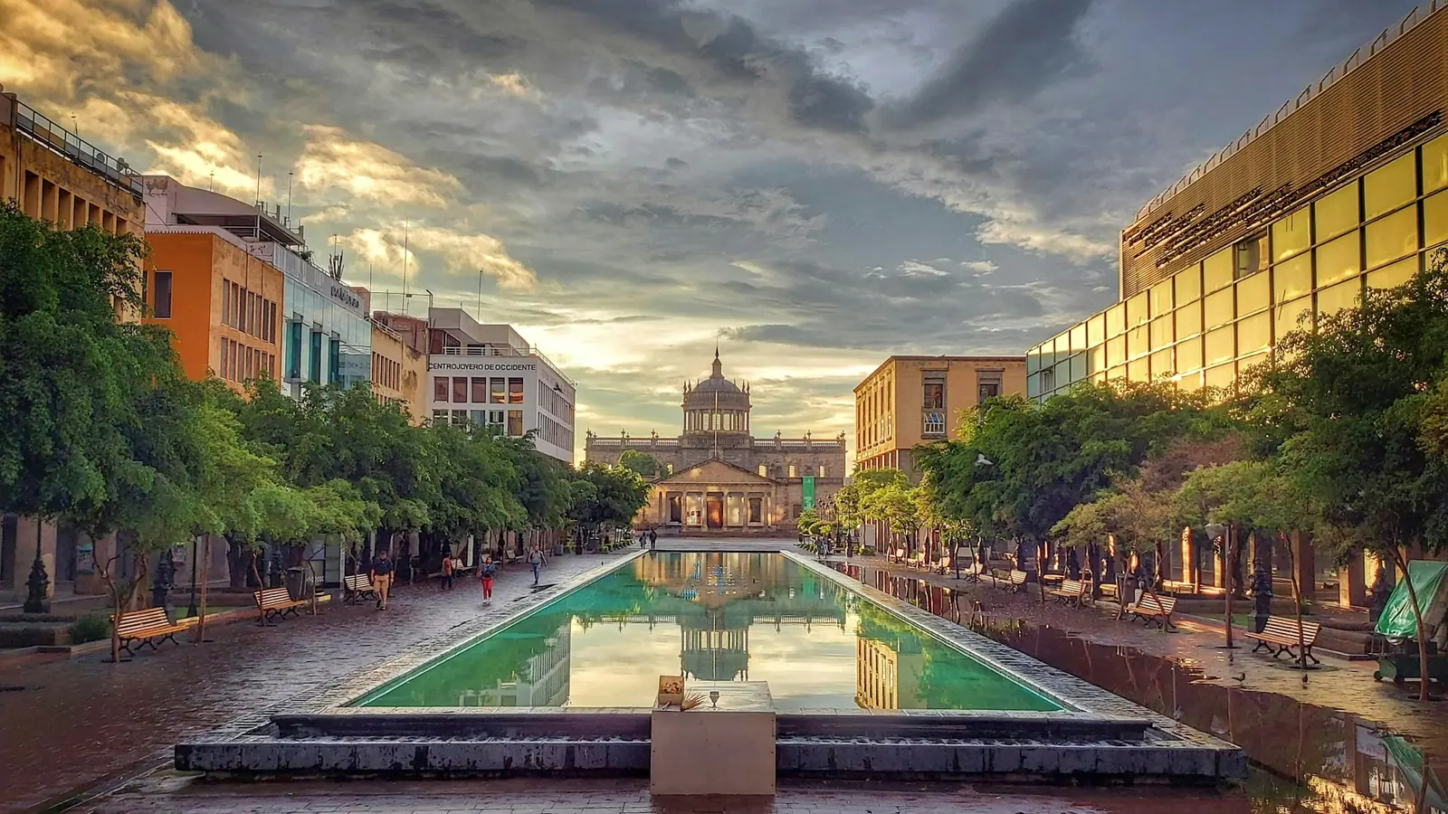 Plaza Tapatía y el Hospicio Cabañas al atardecer, despacho de abogados en Guadalajara y Zapopan